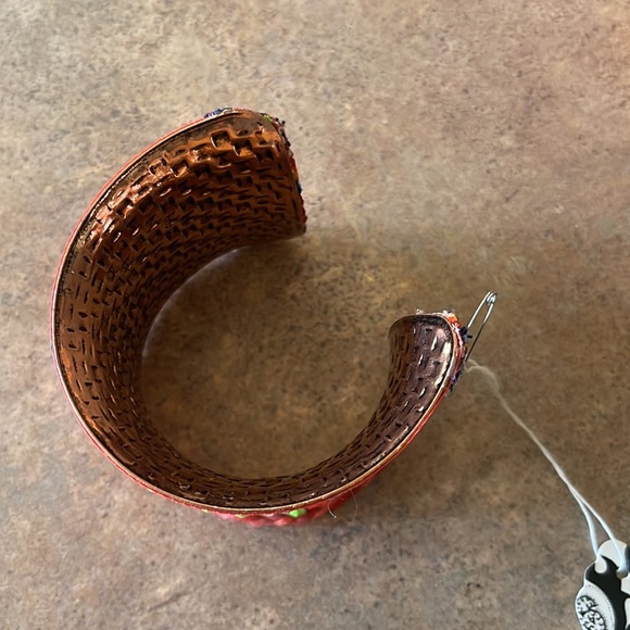 🌺NWT BEADED CUFF BRACELET IN MULTIPLE BRIGHT COLORS🌺 - Picture 3 of 3